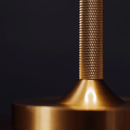 Lampada da tavolo ricaricabile Aurora in acciaio inossidabile