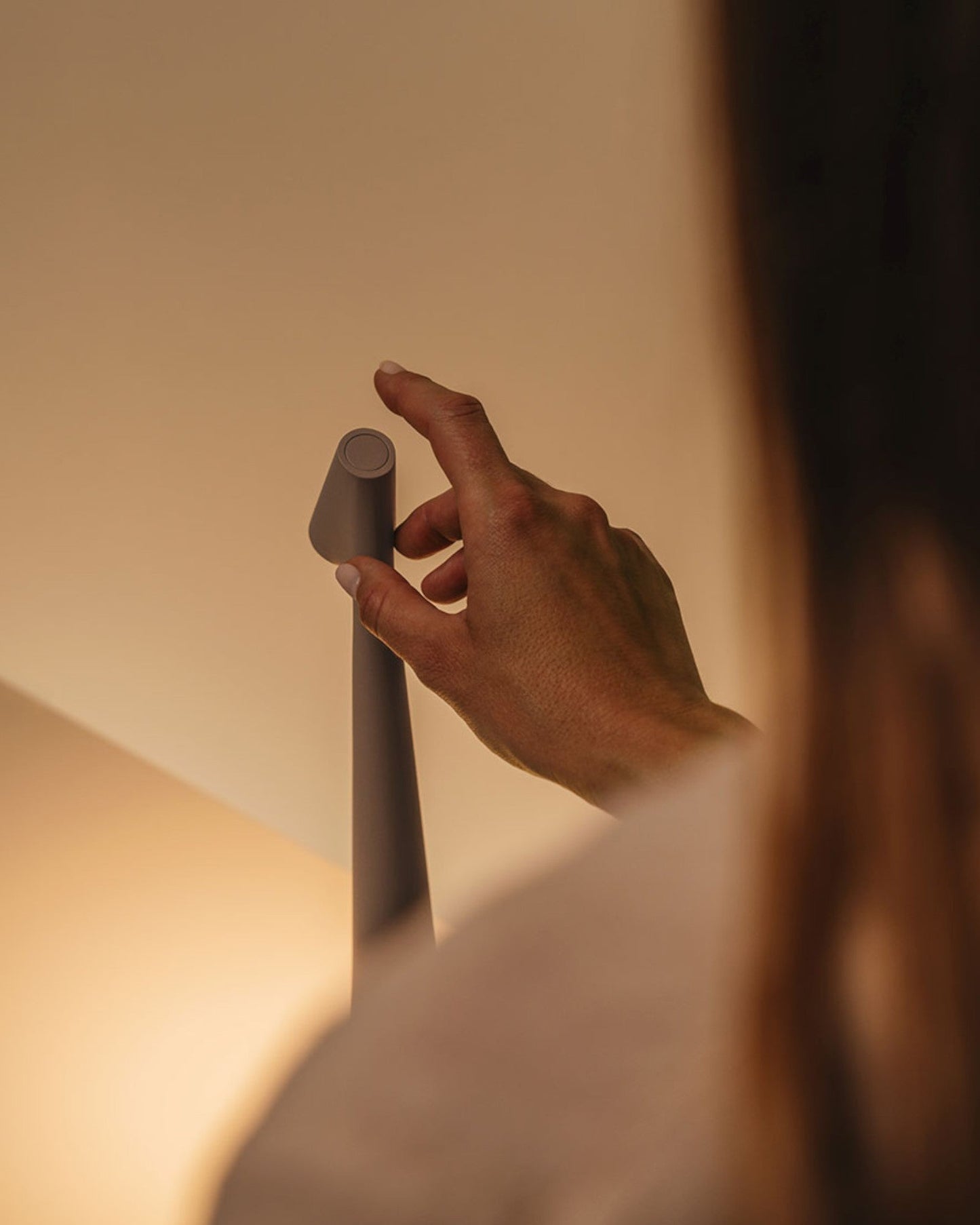 Lámpara de mesa recargable moderna VersaLight